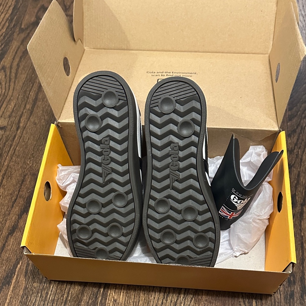 Gola Classic White and Black Trainers - Picture 3 of 5